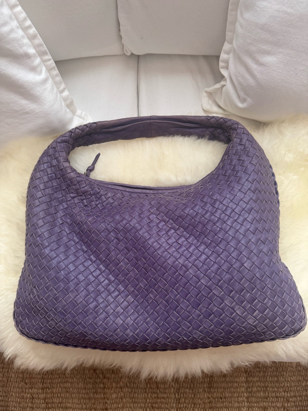 Bottega Veneta, a purple intrecciato leather hobo bag. - Picture 1 of 9
